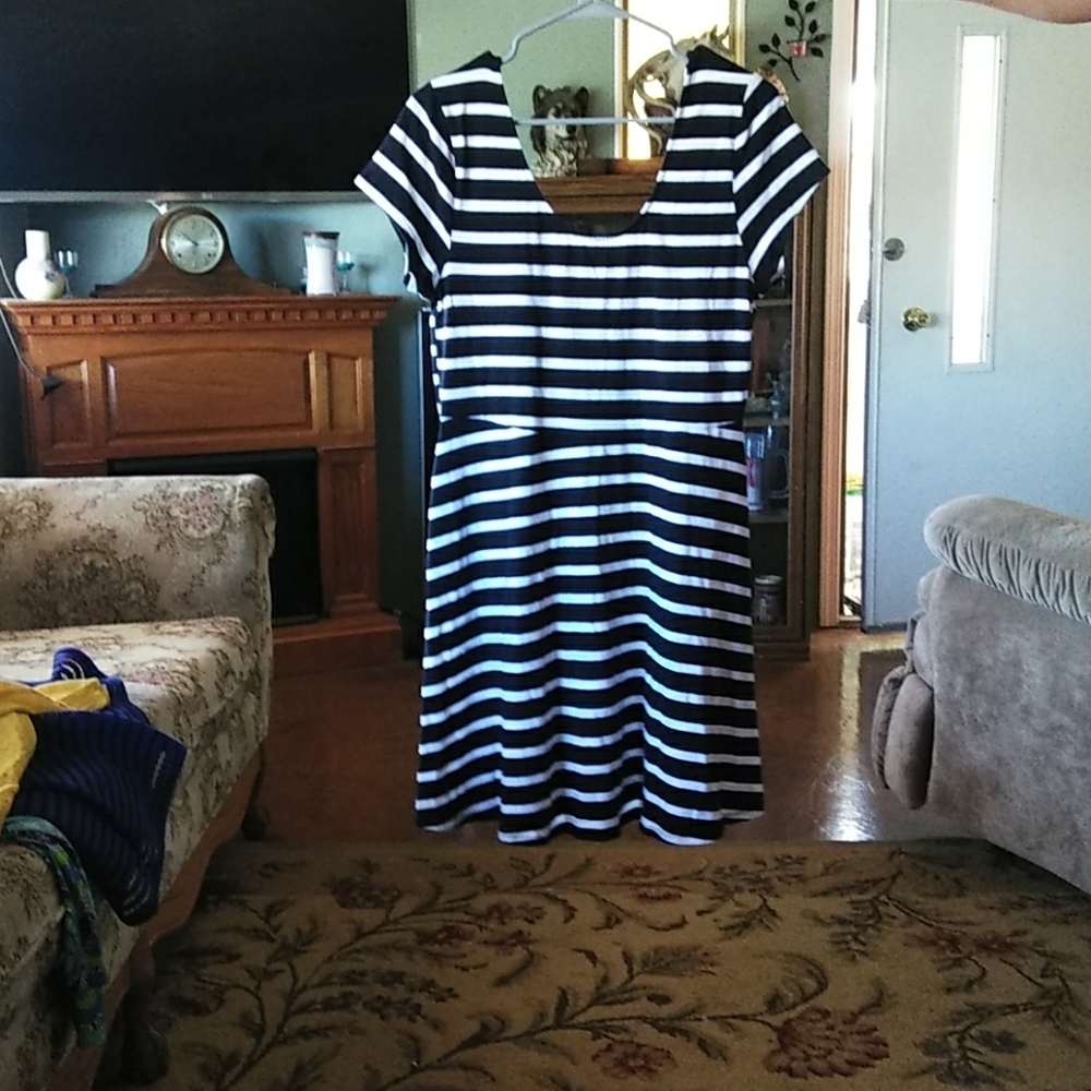 Dress - Picture 2 of 2